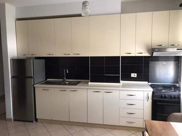 Tirane, jepet me qera apartament 1+1 Kati 4, 60 m² 400 Euro (Jordan Misja)