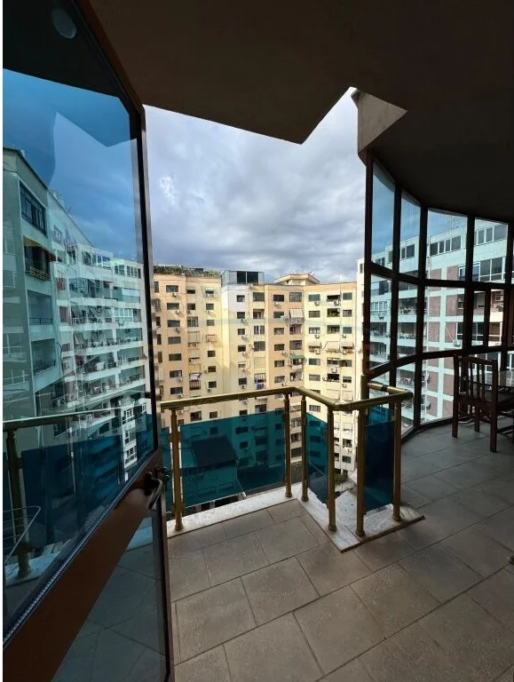 Tirane, jepet me qera apartament 2+1 Kati 9, 105 m² 750 € (Stacioni i Trenit)