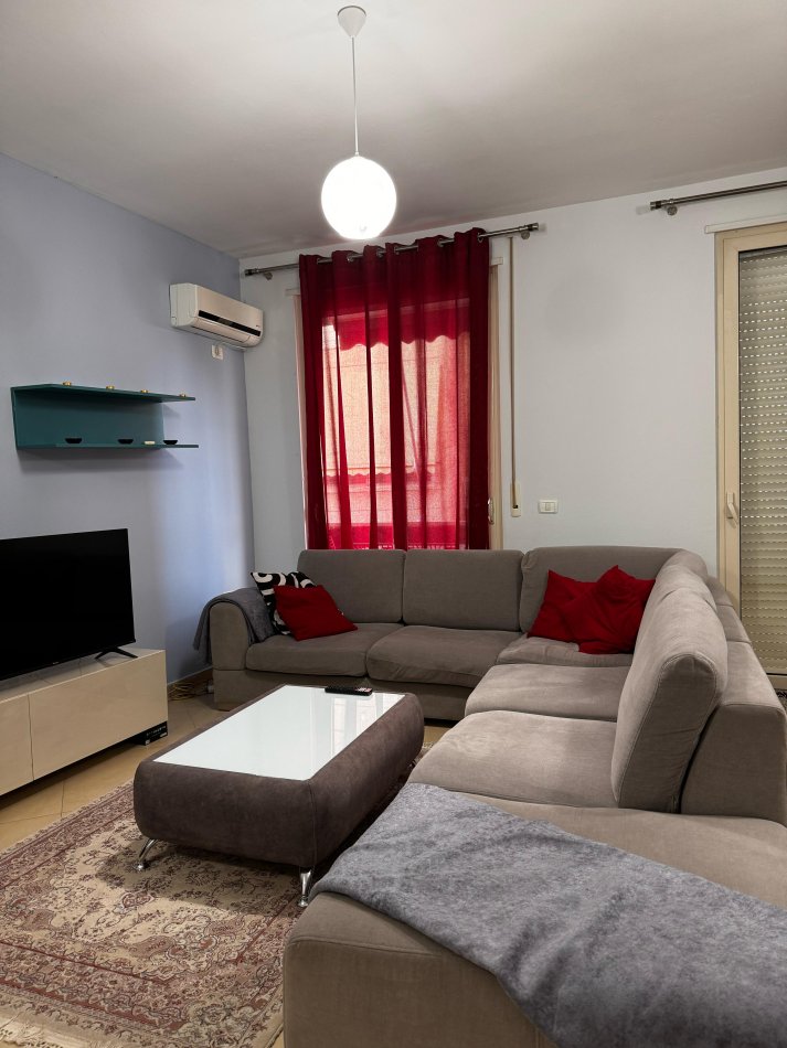 Shqiperi, jepet me qera apartament 2+1 Kati 3, 80 m² 650 € (RRUGA PETI)