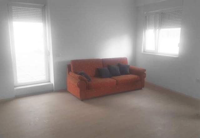 Tirane, shitet apartament 230 m² 140.000 Euro
