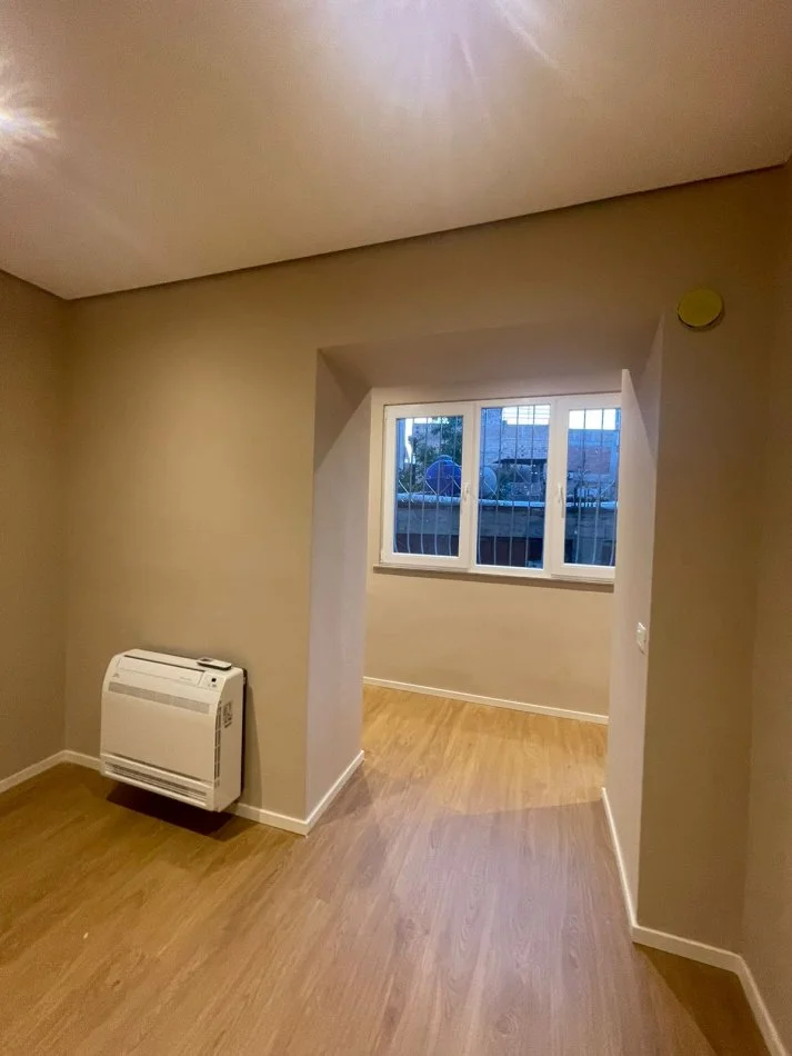 Tirane, jepet me qera ambjent biznesi Kati 2, 93 m² 900 € (Rruga Kavajes)