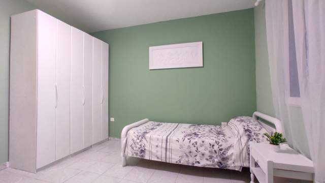 Tirane, jepet me qera apartament 1+1 Kati 5, 61 m² 400 Euro (Laprake)