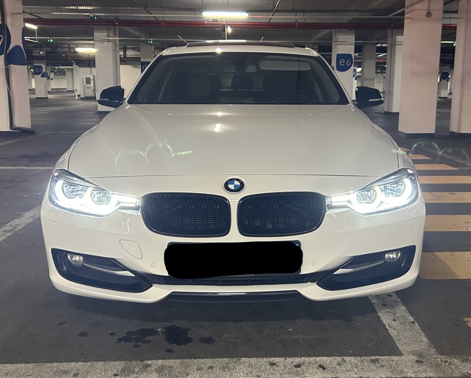 Tirane, shes makine BMW seri 3 (2.0 nafte) Nafte, e bardhë automatik Klima 106.000 km 14.700 €