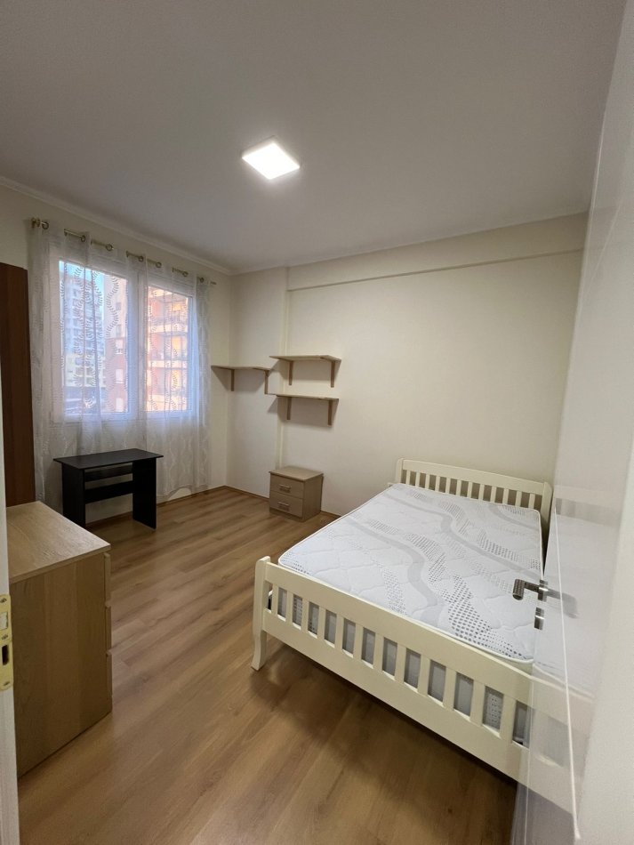 Tirane, jepet me qera apartament 2+1 Kati 4, 90 m² 600 € (Fusha e Aviacionit)