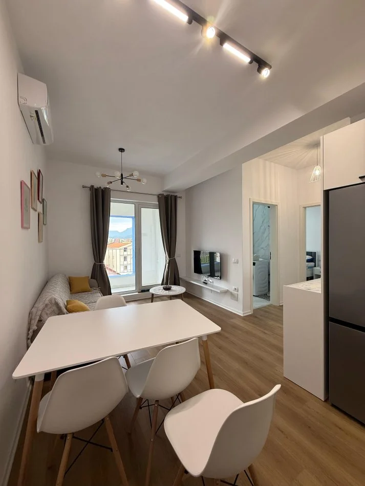 Tirane, jepet me qera apartament 1+1 Kati 3, 70 m² 450 € (Ali demi)