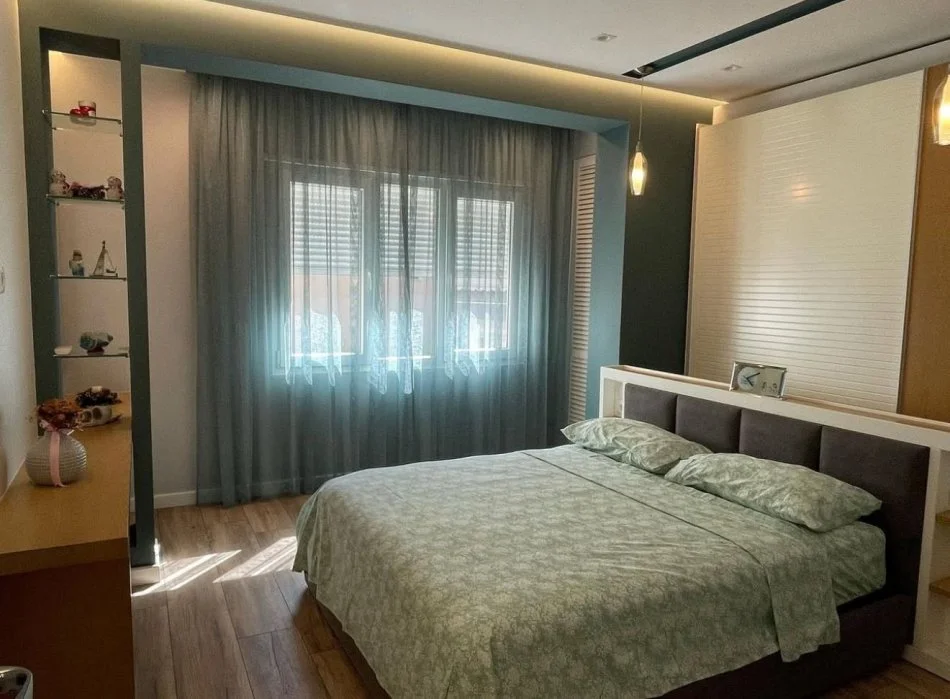 Tirane, jepet me qera apartament 2+1 Kati 2, 105 m² 