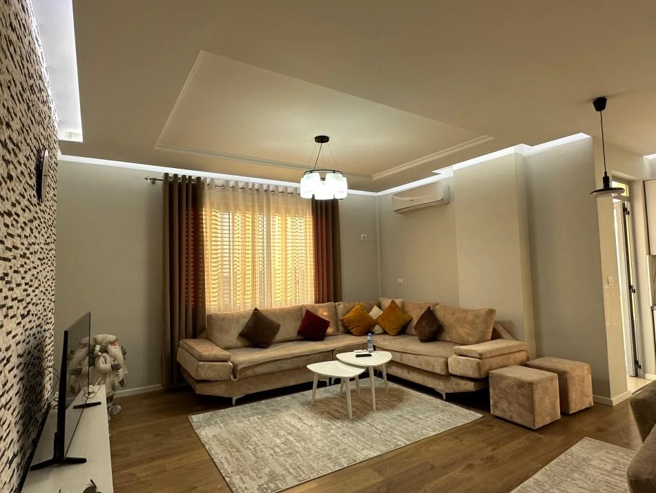 Tirane, jepet me qera apartament 2+1+Ballkon Kati 5, 110 m² 600 € (LONI LIGORI)
