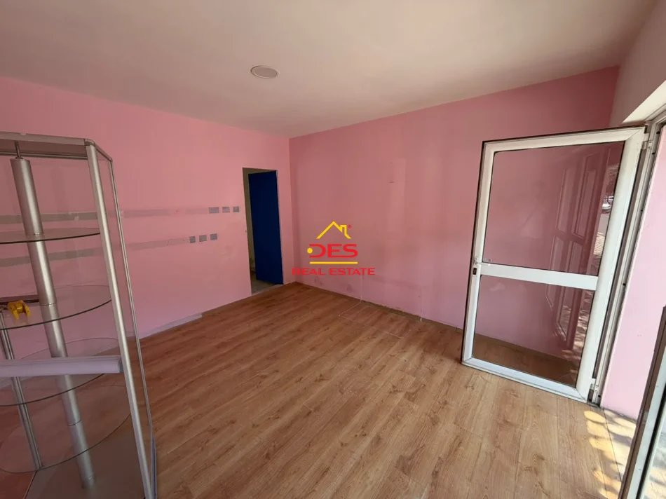 Vlore, jepet me qera ambjent biznesi Kati 0, 20 m² 200 € (Çentrale)