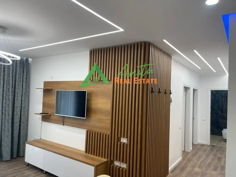 Tirane, jepet me qera apartament 2+1 , 80 m² 600 € (Rruga 5 Maji)i pa banuar me pare