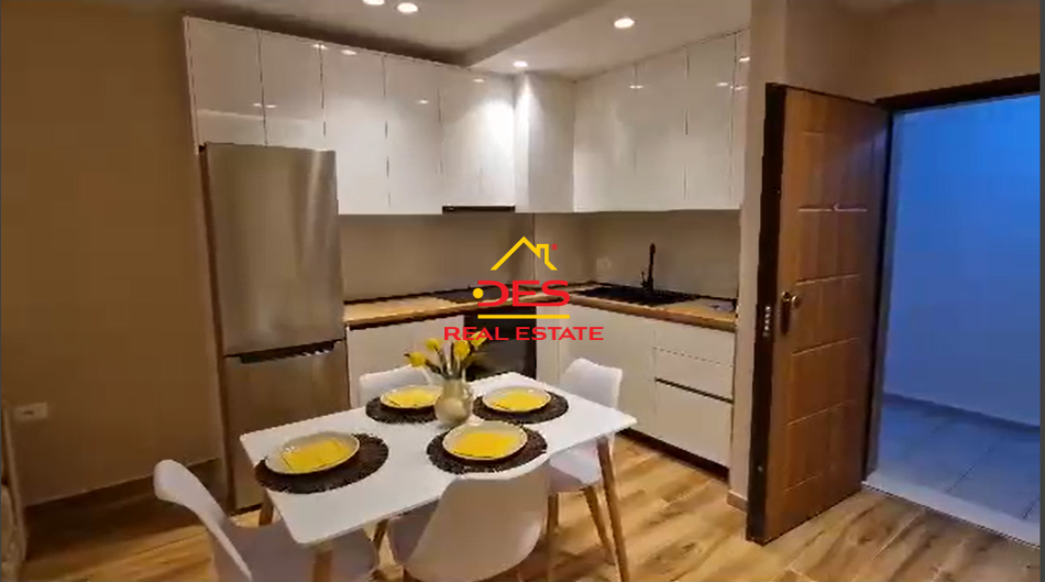 Vlore, jepet me qera apartament 1+1+Ballkon Kati 3, 70 m² 400 € (Rruga Gjergj Arianiti)