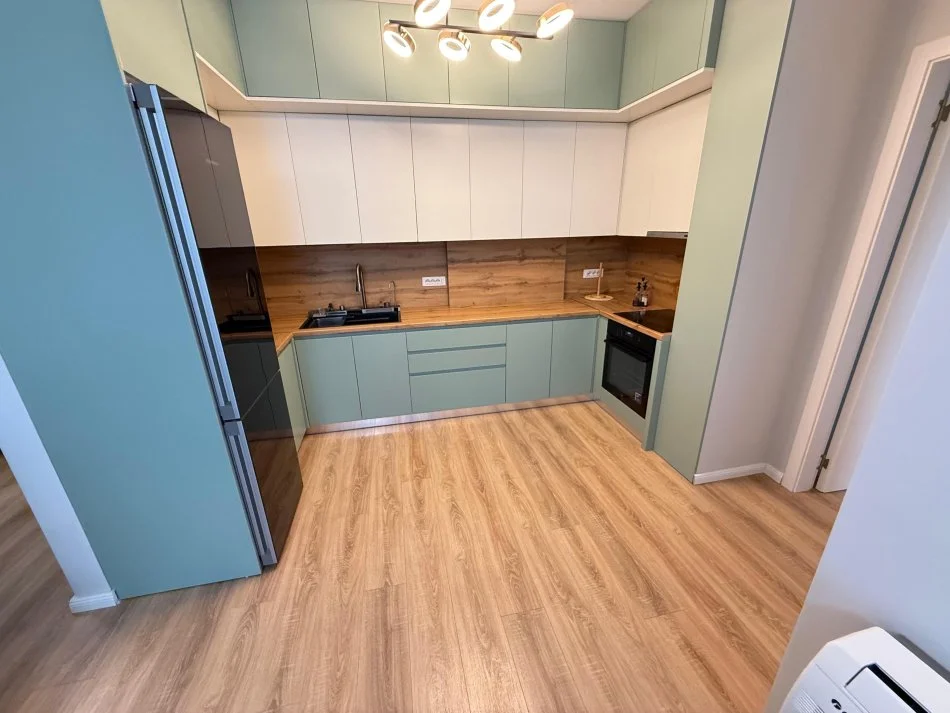 Tirane, jepet me qera apartament 2+1 Kati 4, 121 m² 700 € (Stacioni i trenit)