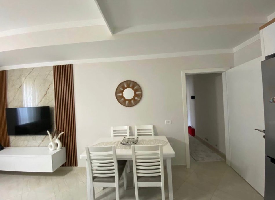 Tirane, jepet me qera apartament 2+1+Ballkon Kati 4, 85 m² 500 € (Shkoze)