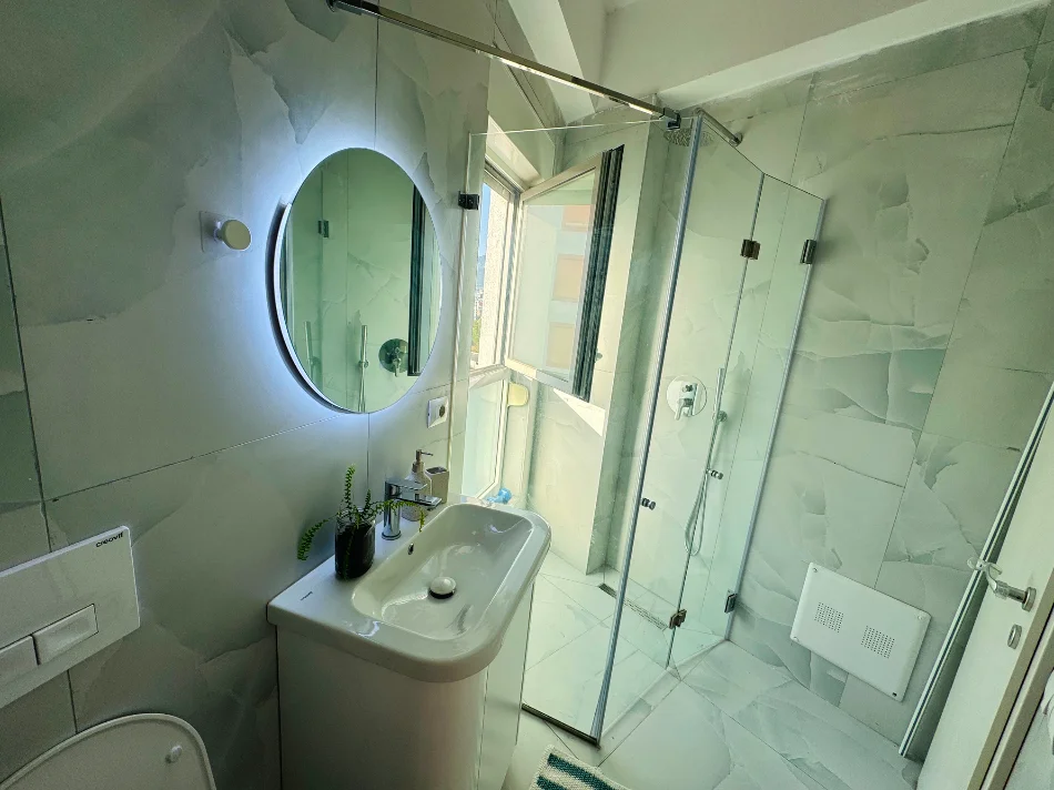 Tirane, jepet me qera apartament 3+1+Ballkon Kati 4, 105 m² 650 € (Rruga Pasho Hysa)