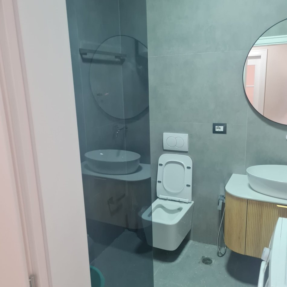 Tirane, jepet me qera apartament 2+1 Kati 7, 130 m² 700 € (Zogu i Zi)