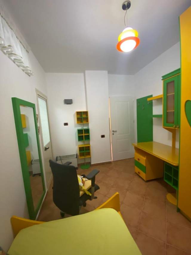 Tirane, jepet me qera apartament 2+1 Kati 2, 110 m² 700 Euro (21 Dhjetori)