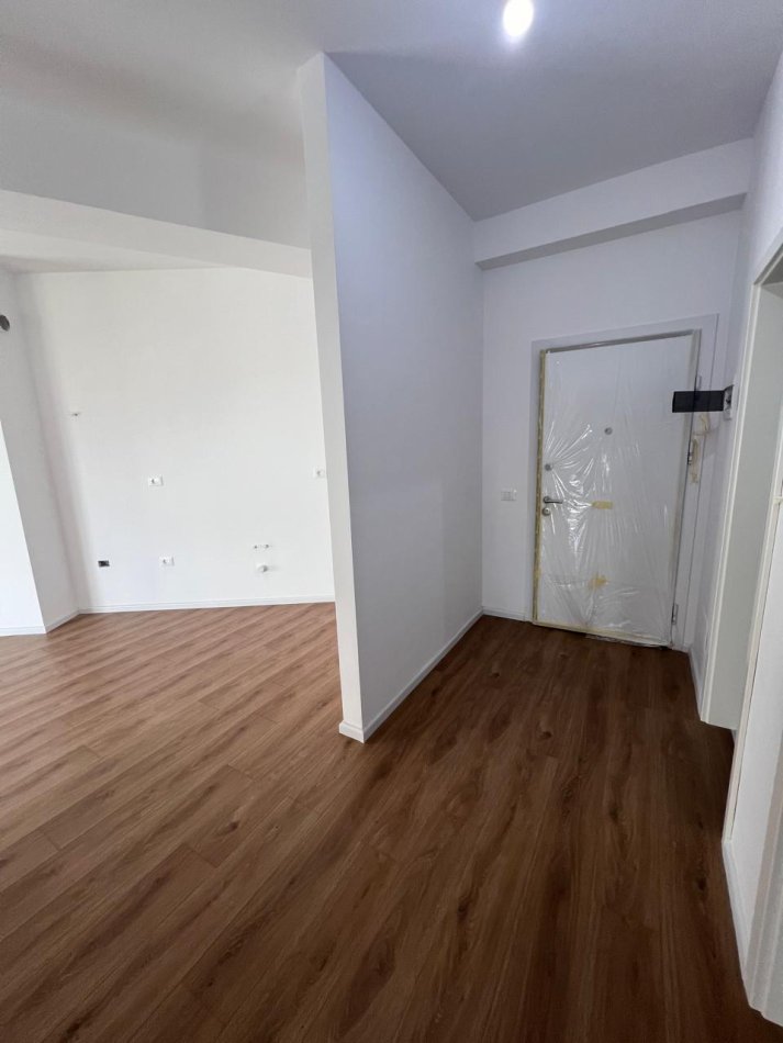 Tirane, shitet apartament 2+1+Ballkon Kati 5, 94 m² 131.000 € (rruga Pasho Hysa)