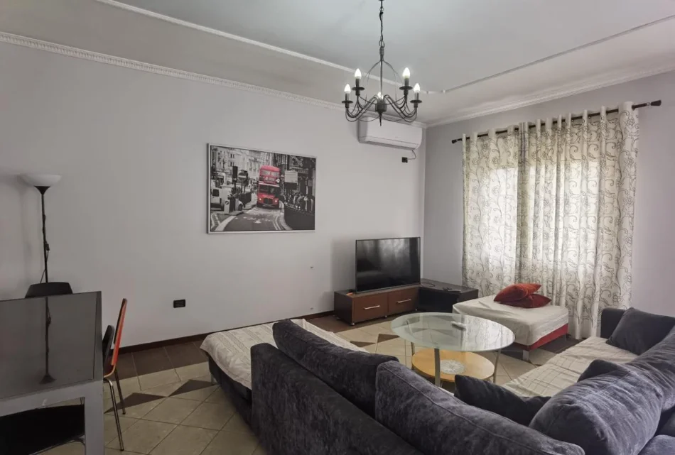 Tirane, jepet me qera Vile 2 Katshe Kati 2, 950 € (kashar , casa italia)