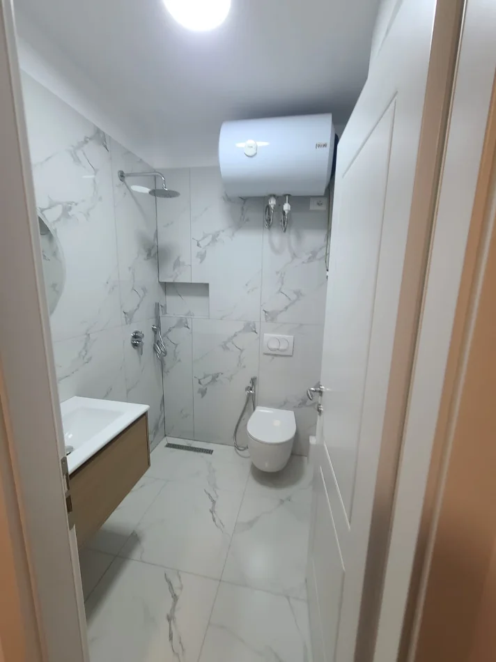Tirane, jepet me qera ambjent biznesi Kati 2, 90 m² 1.200 € (Pranë Ushtarit të Panjohur)