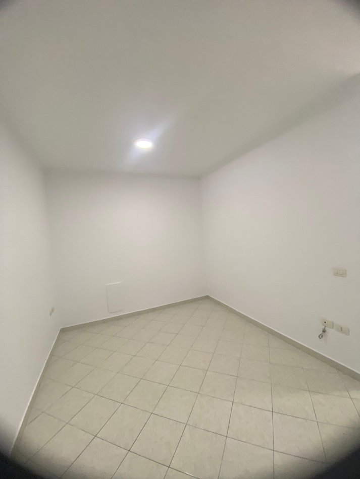 Tirane, jepet me qera zyre Kati 2, 70 m² 750 € (pranë ArTurbina)
