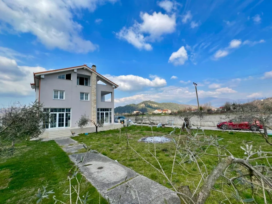 Tirane, shitet Vile 3 Katshe , 400 m² 325.000 € (Petrele , Tirane)