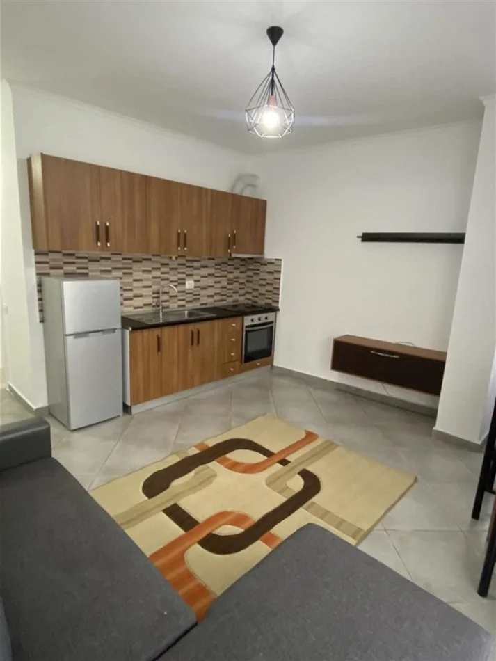 Tirane, jepet me qera apartament 1+1+Ballkon Kati 8, 70 m² 400 € (Ne Astir)
