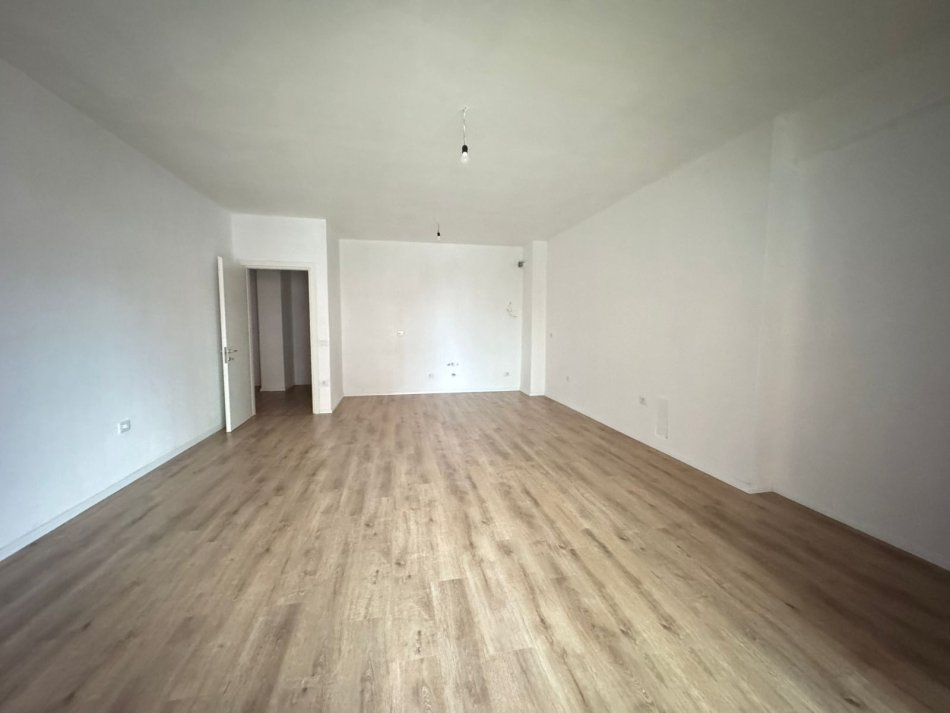 Shqiperi, jepet me qera apartament 2+1+Ballkon Kati 1, 700 € (UNAZA RE) UNA47956