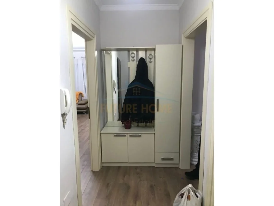 Tirane, jepet me qera apartament 2+1 Kati 2, 104 m² 800 € (Komuna e Parisit)