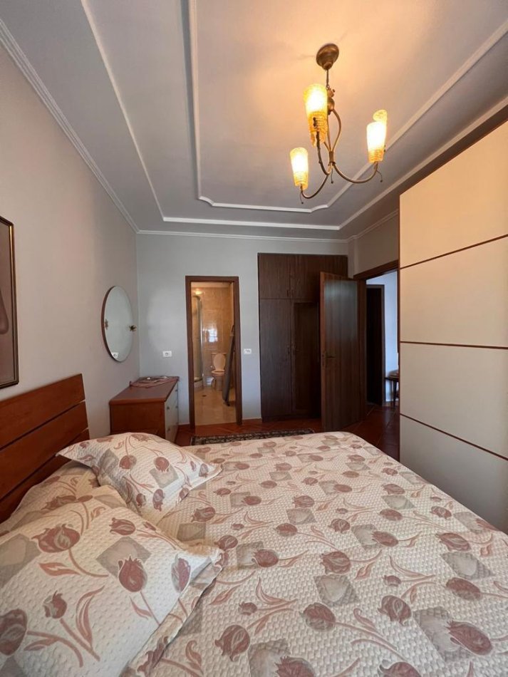 Tirane, jepet me qera apartament 2+1+Ballkon Kati 10, 120 m² 700 € (21 Dhjetori)