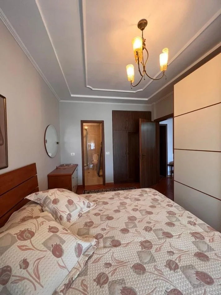 Tirane, jepet me qera apartament 2+1+Ballkon Kati 10, 120 m² 700 € (21 Dhjetori)