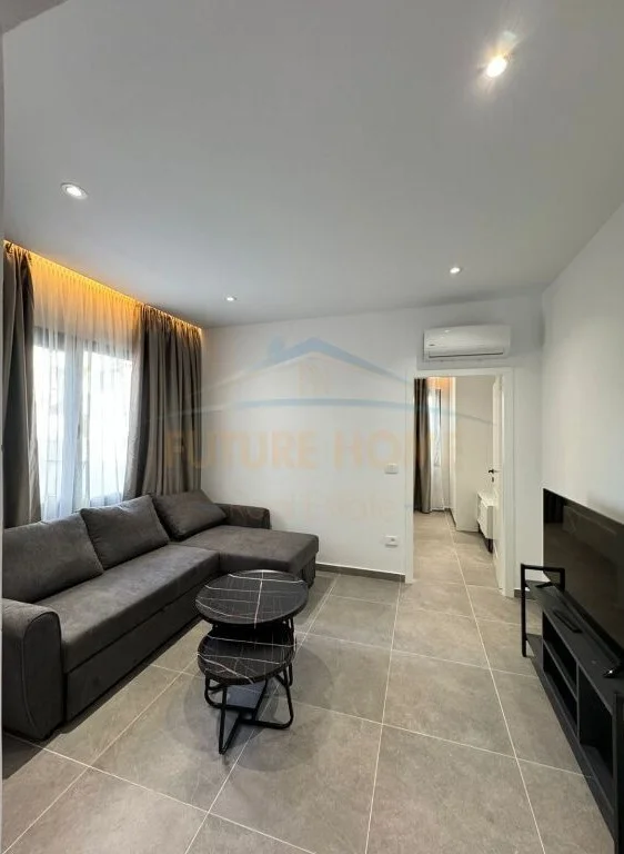Tirane, jepet me qera apartament 1+1 Kati 4, 65 m² 800 € (Shallvaret)