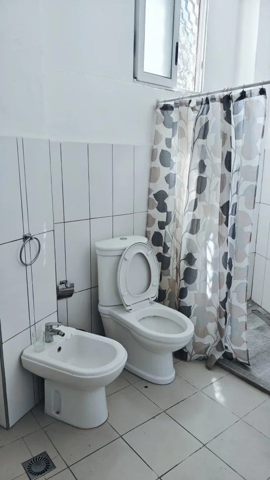 Tirane, jepet me qera apartament 1+1 Kati 1, 78 m² 400 € (Myslym Shyri)