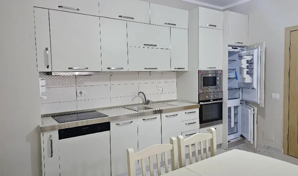 Tirane, jepet me qera apartament 2+1 , 78 m² 650 € 