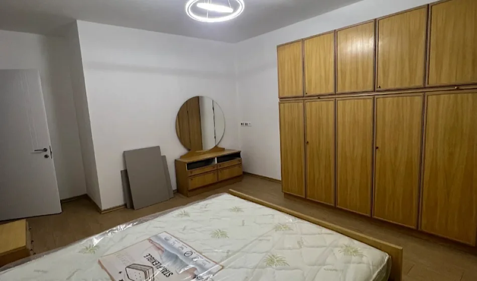 Tirane, jepet me qera apartament 2+1 Kati 1, 90 m² 400 €