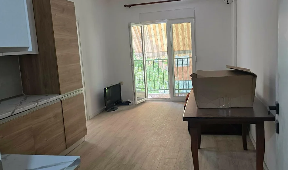 Tirane, jepet me qera apartament 2+1 Kati 2, 75 m² 500 € 