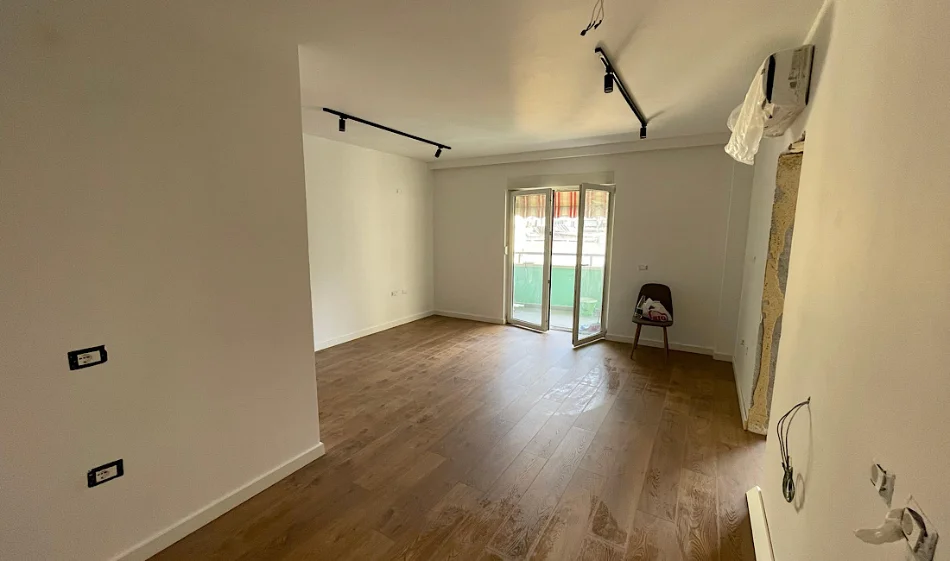 Tirane, jepet me qera apartament 1+1 Kati 3, 67 m² 1.000 €