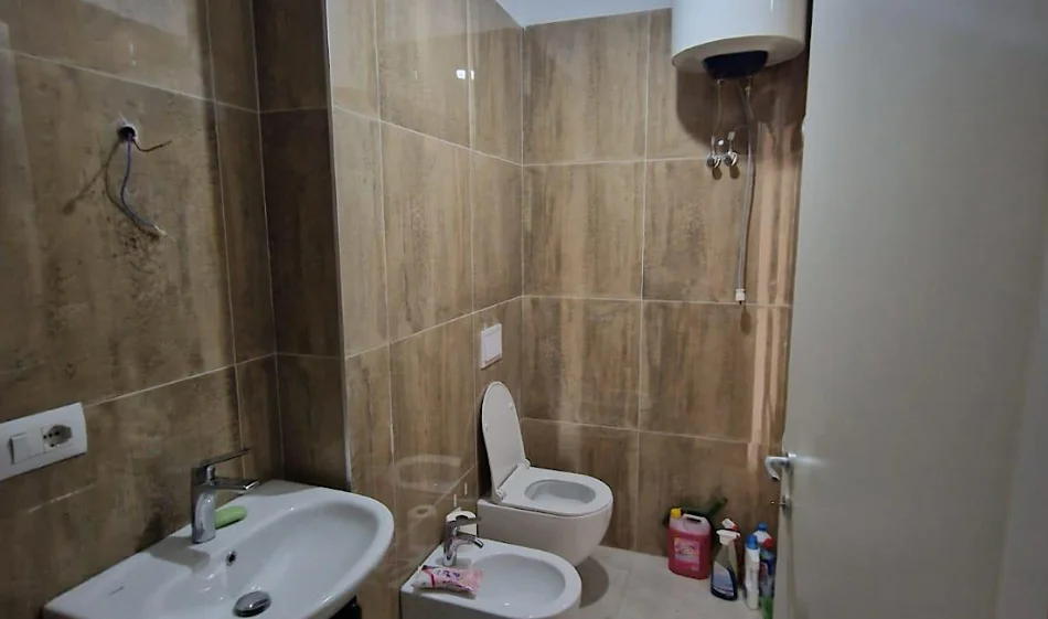 Tirane, jepet me qera zyre Kati 1, 103 m² 1.070 € 