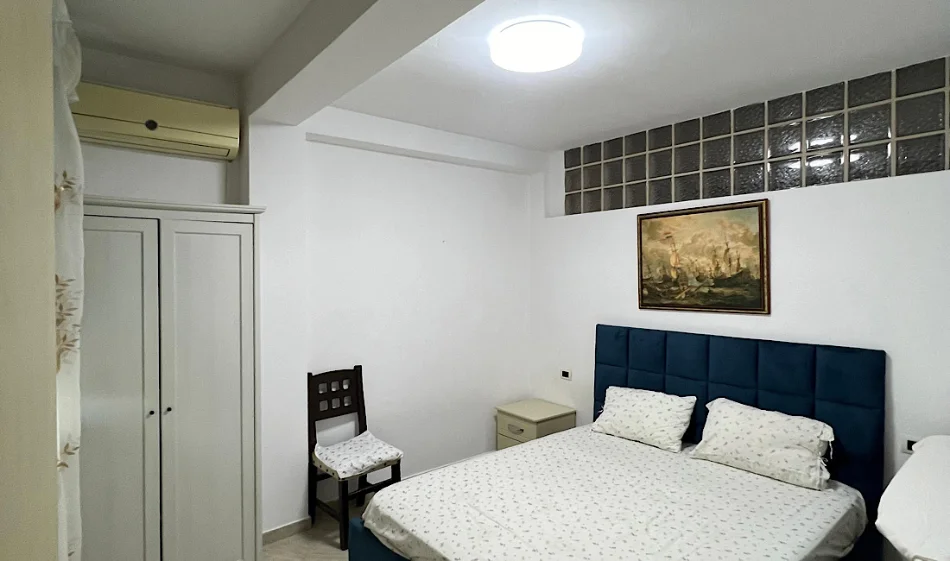 Tirane, jepet me qera 2+1 Kati 3, 70 m² 700 € 