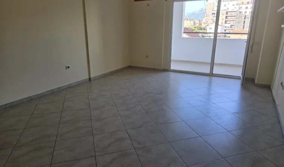 Tirane, jepet me qera apartament 2+1 Kati 3, 120 m² 1.000 € 