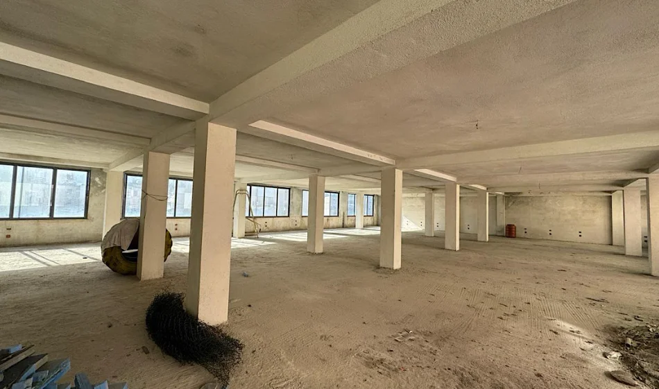 Tirane, jepet me qera zyre Kati 4, 450 m² 1.500 € 