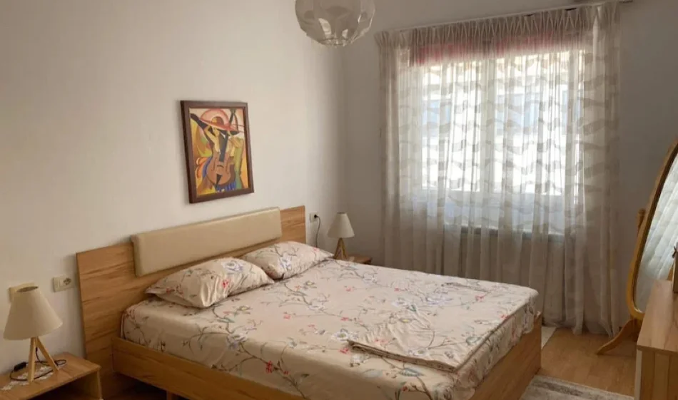 Tirane, jepet me qera apartament 2+1 Kati 3, 90 m² 600 €