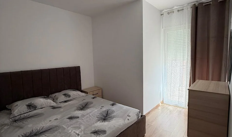Tirane, jepet me qera apartament 2+1 Kati 3, 85 m² 750 € 