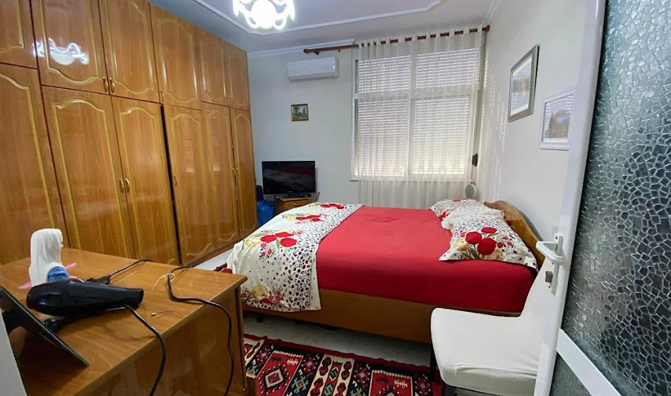 Tirane, jepet me qera apartament Kati 7, 100 m² 550 €