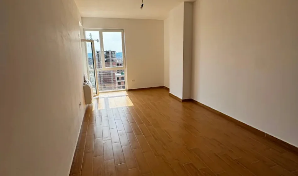 Tirane, jepet me qera ambjent biznesi Kati 9, 120 m² 900 € 