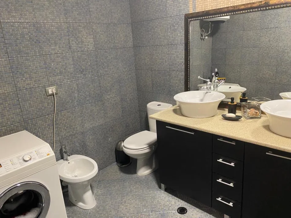 Tirane, jepet me qera apartament 1+1 Kati 11, 90 m² 650 € 
