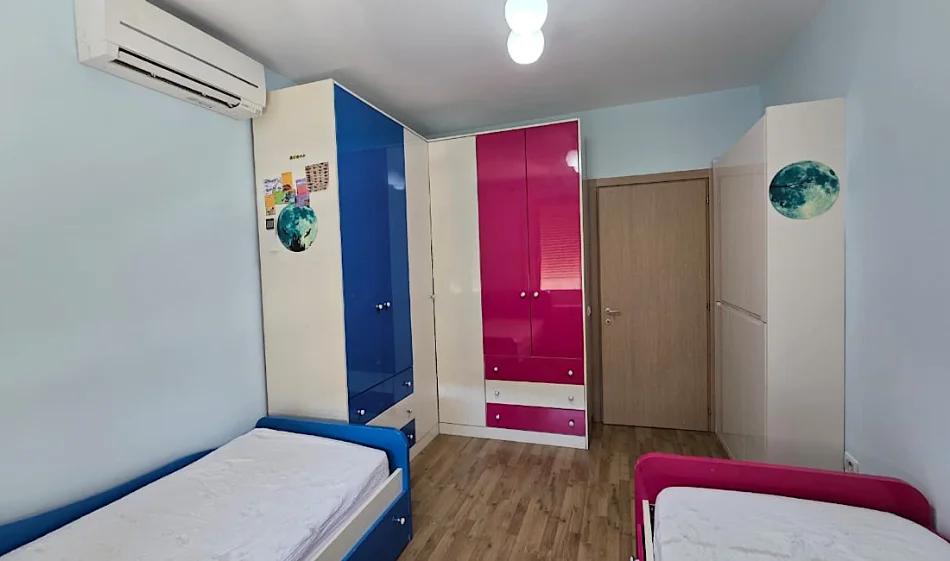 Tirane, jepet me qera apartament 2+1 Kati 2, 100 m² 700 € 