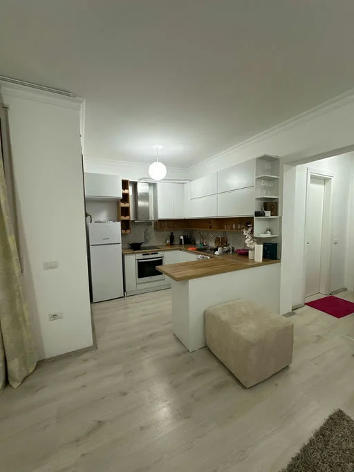 Tirane, jepet me qera apartament 1+1+Ballkon Kati 2, 55 m² 480 € (Rruga ''Peti")