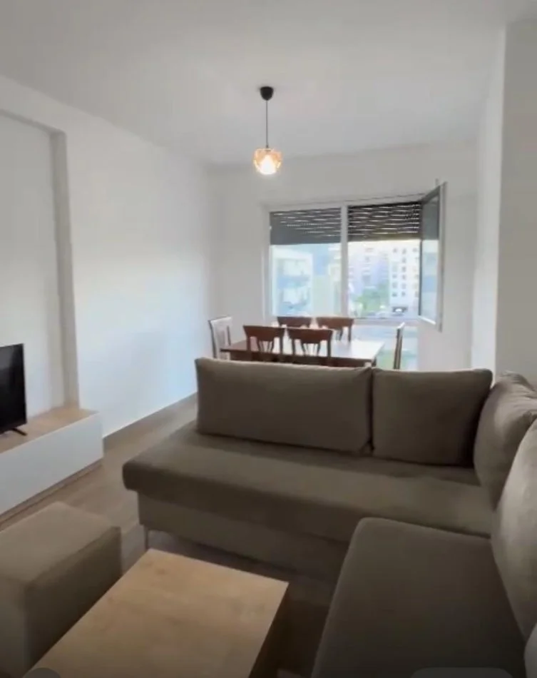 jepet me qera apartament 2+1 vila L 2-astir , 380 €