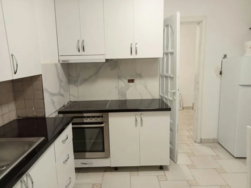 Tirane, jepet me qera apartament 2+1, Kati 2, 70 m² 400 € (xhamlliku)