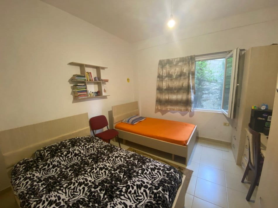 Tirane, jepet me qera Vile 3+1 Kati 1, 130 m² 500 € (rruga Osmet,)