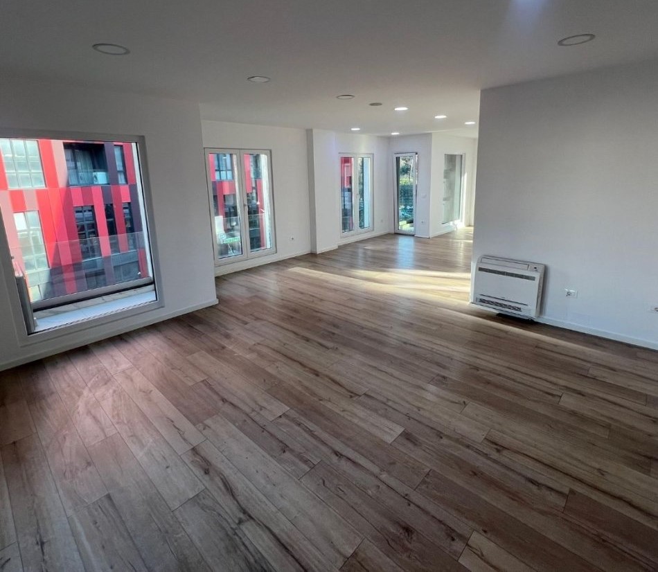 Tirane, jepet me qera ambjent biznesi Kati 2, 120 m² 2.300 € (Rruga e Elbasanit, Tiranë, TT 1953)